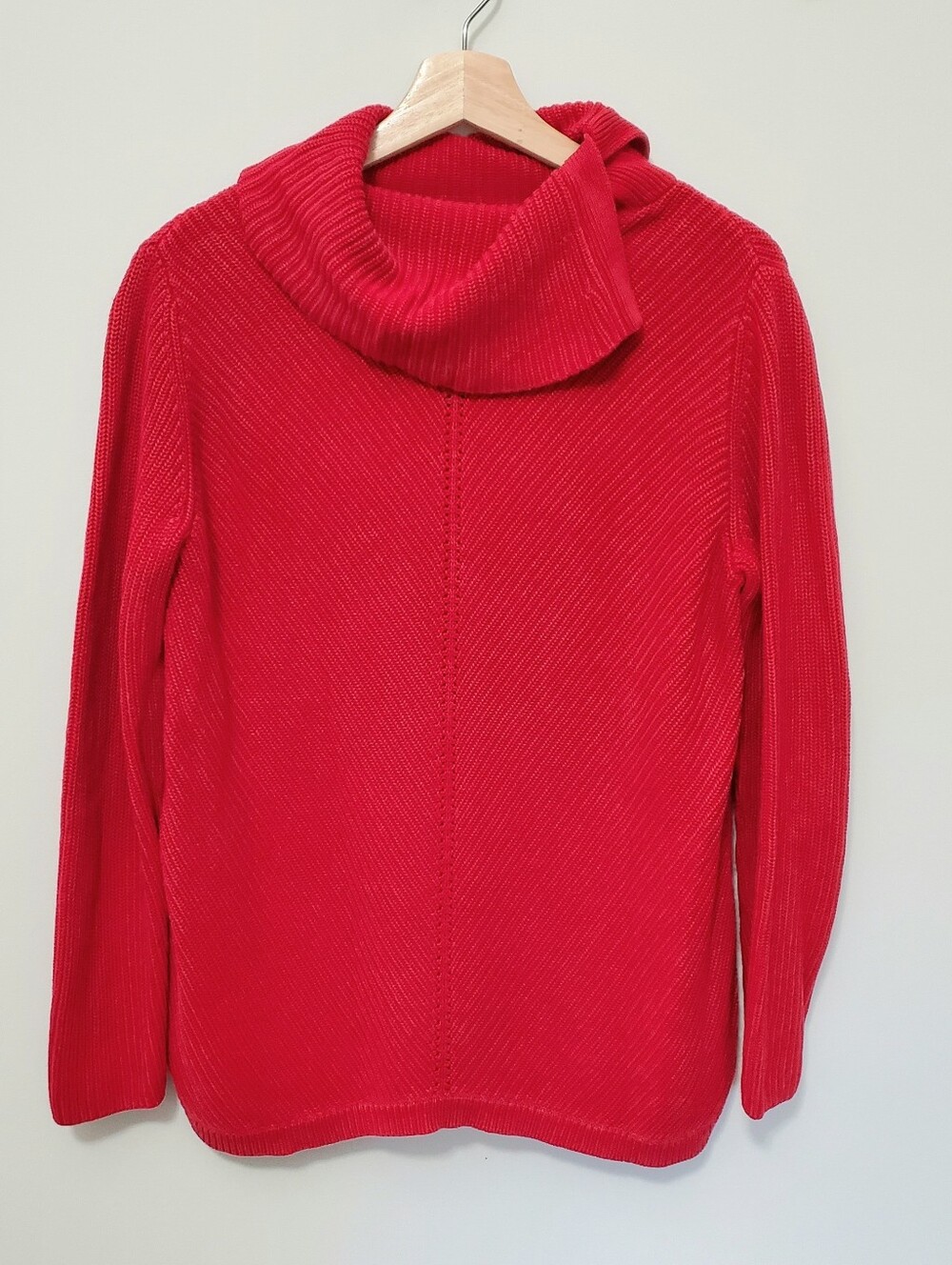 Talbots Women's Side Slit Turtleneck Sweater Sz M Red EUC Holiday Winter Fall